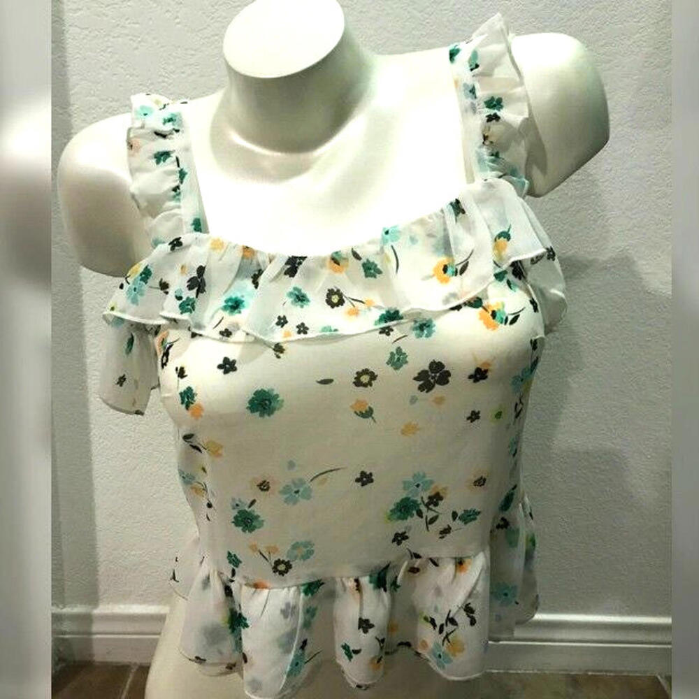 Who What Wear White Floral Ruffle Crop Top